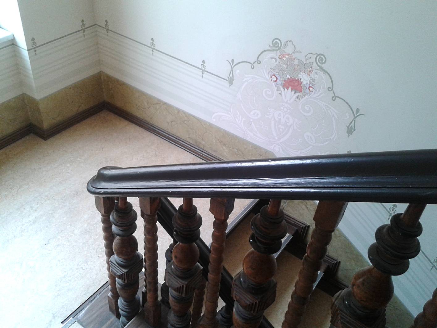 Kalkspachtel, Spachteltechnik, Schablonentechnik, Jugendstil  Treppenhaus, Treppenhaus Berlin, Gründerzeit Treppenhaus Berlin, Malerarbeiten Berlin, Restaurierung Berlin, Schablonen, Lasur, Lasuren, Kreuzberg